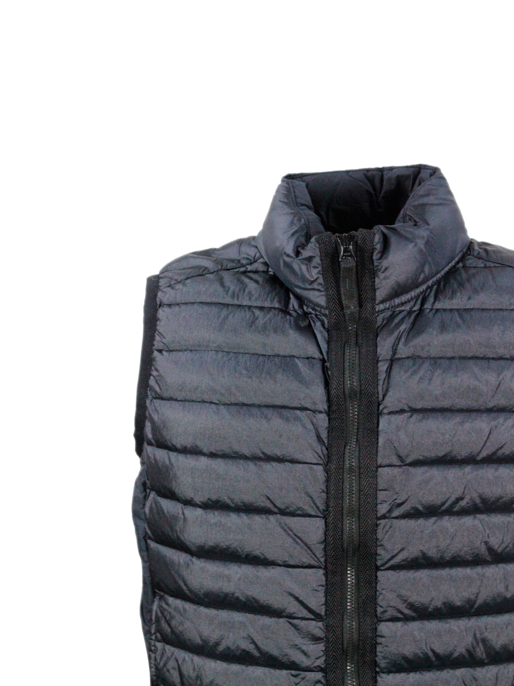 Gilet piumino 100 grammi Stone Island in nylon croccante riciclato Colore Blu (K1S16G10002S0024) Gilet piumino 100 grammi Stone Island in nylon croccante riciclato Colore Blu (K1S16G10002S0024)